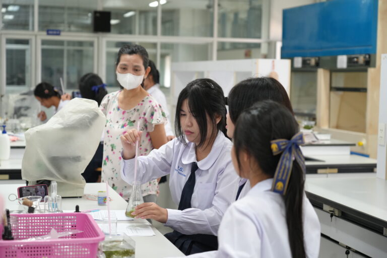 คณะวิทยาศาสตร์ มข. จัดการอบรมเชิงปฏิบัติการแก่นักเรียนมัธยมศึกษาตอนปลาย โรงเรียนโพนสวรรค์ราษฎร์พัฒนา จ.นครพนม