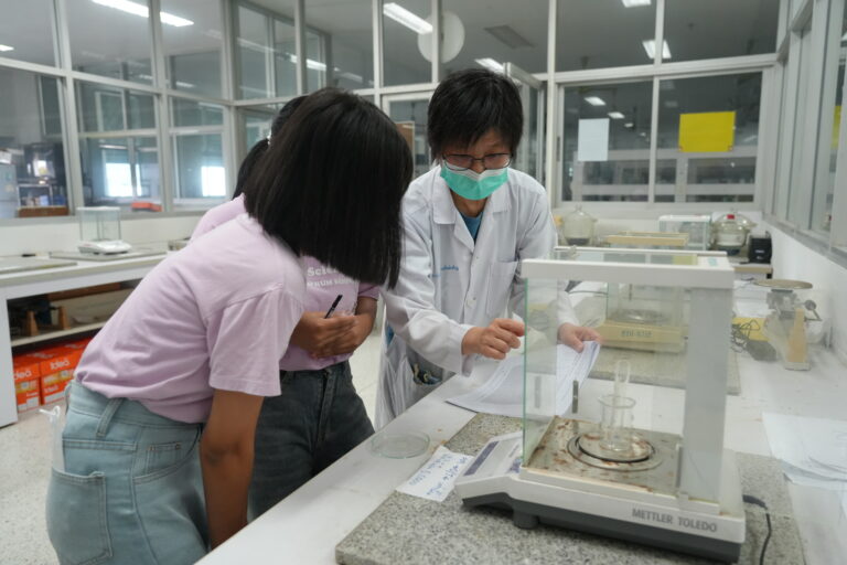 คณะวิทยาศาสตร์ มข. จัดกิจกรรมปฏิบัติการวิทยาศาสตร์แก่นักเรียนจากโรงเรียนเบ็ญจะมะมหาราช จ.อุบลราชธานี และ โรงเรียนสตรีชัยภูมิ จ.ชัยภูมิ