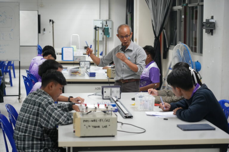 คณะวิทยาศาสตร์ มข. จัดกิจกรรมปฏิบัติการวิทยาศาสตร์แก่นักเรียนจากโรงเรียนชุมพวงศึกษา จังหวัดนครราชสีมา