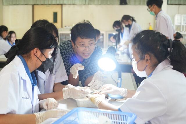 คณะวิทยาศาสตร์ มข. เปิดบ้านจัดเวิร์กชอปเข้มข้น “กายวิภาค-เคมีพื้นฐาน” หนุนนวัตกรรมการศึกษา มุ่งบ่มเพาะเยาวชน SMTE ขอนแก่นวิทยายน สู่กำลังคนคุณภาพสูงของประเทศ